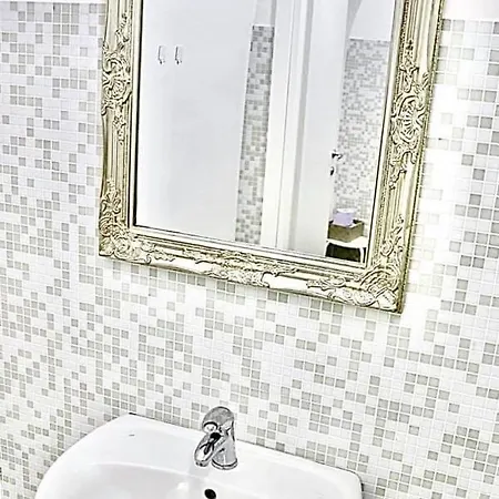 Via Roma 145 Bed & Breakfast 4*